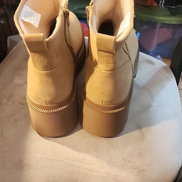 Super  cute  Platform low boots size 11 perfect condition - Picture 7 of 7